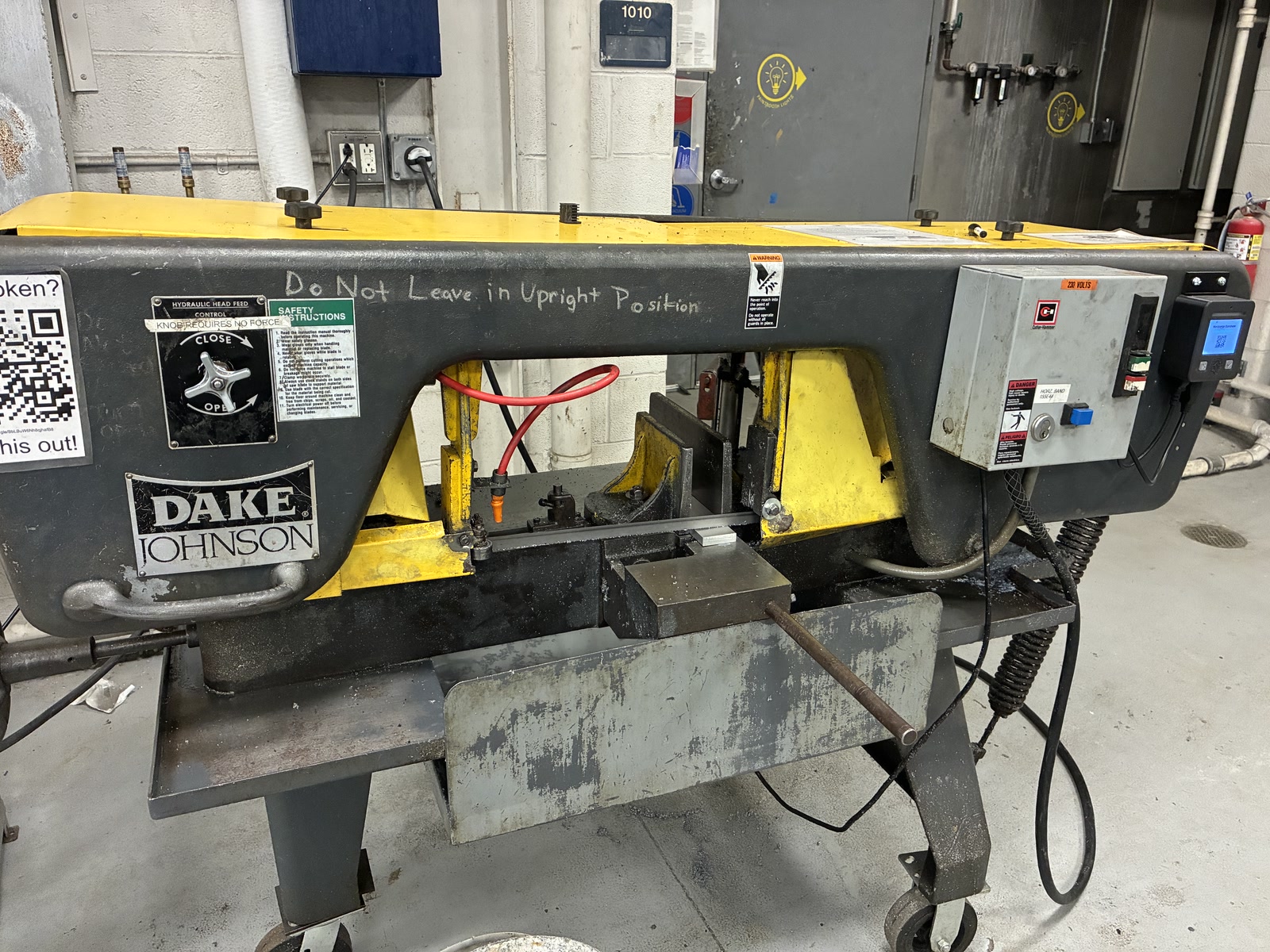Horizontal bandsaw